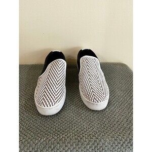 Collection Privee?  Women's  Zig Zag Slip On  Flat Size 6.5